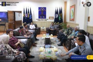 Perwakilan Direktorat Jenderal Imigrasi, dan Direktorat Jenderal Pemasyarakatan, bersama Pengurus Persatuan Purna Bhakti Pengayoman Kementerian Hukum Wilayah Provinsi Sumatera Utara, melaksanakan audensi Purna Bakti ke Kantor Kanwil Kemenkum Sumut.