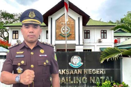 Foto : Yos Arnold Tarigan, S.H, M.H MIkom. Sebagai Plh Kajari Madina