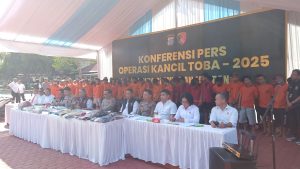 Ditreskrimum Polda Sumut Kombes Pol Ricko Taruna Mauruh S.I.K.,S.E.,M.M., saat menjelaskan paparannya pada konferensi pers Operasi Kancil 2025 di Lapangan Apel belakang gedung utama Mapolda Sumut.