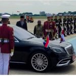 Menteri Hak Asasi Manusia Republik Indonesia (MenHAM RI) Natalius Pigai mendapat kehormatan mewakili Presiden Republik Indonesia Prabowo Subianto mengantarkan Presiden Republik Afrika Selatan, Matamela Cyril Ramaphosa, ke Pesawat Kepresidenan South African Air Force usai rangkaian kunjungan kenegaraan di Indonesia.