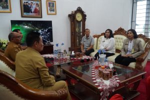 Kepala Kanwil Kementerian HAM Sumatera Utara, Dr. Flora Nainggolan, bersama Bupati Humbang Hasundutan, Dr. Oloan Paniaran Nababan, menggelar rapat evaluasi Aksi HAM Daerah periode pelaporan B08 dan persiapan periode B12.