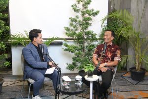 Kepala Kantor Wilayah Kementerian Hukum Sumatera Utara Ignatius Silalahi saat menjelaskan Layanan Administrasi Hukum Umum (AHU), pada acara Obrolan Pagi melalui Live Online Radio, di www.moveonlineradio.com, Rabu (13/11/25).
