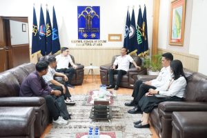 Kepala Kantor Wilayah Kementerian Hukum Sumatera Utara, Ignatius Mangantar Tua Silalahi, menerima audiensi Anggota DPRD Kota Medan Agus Setiawan.