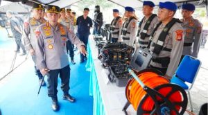 Kapolri Jenderal Listyo Sigit Prabowo melakukan pengecekan di Satbrimobda Polda DIY, Yogyakarta.