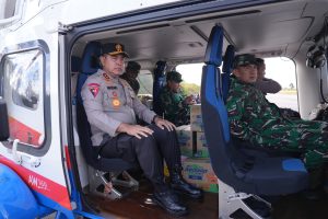 Kapolda Sumut, Irjen Pol Whisnu Hermawan Februanto bersama Pangdam I/BB, Mayjen TNI Rio Firdianto, menggunakan helikopter meninjau lokasi dan memastikan semua penanganan berjalan.