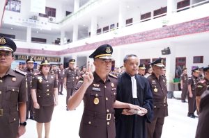 Foto : Kajatisu DR Harli Siregar, SH,MH melantik 5 Asisten dan 15 Kajari se Sumut, bertempat di Adhyaksa Hall Kejati Sumut Jln Jenderal Besar AH Nasution Medan, Rabu (5/11). (BM).
