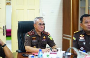 Foto : Wakil Kepala Kejati (Wakajati) Abdullah Noer Denny, S.H., M.H., didampingi oleh Asisten Pidana Umum (Aspidum) Jurist Precisely, S.H., M.H., dan jajaran, melaksanakan ekspose permohonan penyelesaian perkara tersebut kepada Jaksa Agung Muda Pidana Umum (Jampidum), Prof. Dr. Asep N. Mulyana. Selasa (11/11).