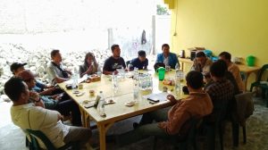Foto : Forum Wartawan Kejaksaan (Forwaka) Dairi-Pakpak Bharat resmi didirikan di Kabupaten Dairi, Sumatera Utara.sebanyak 16 jurnalis sepakat memilih Rudi Anto Sinaga (Kontributor Metro TV) sebagai Ketua Forwaka Dairi periode 2025-2027.Jumat(14/11/2025)