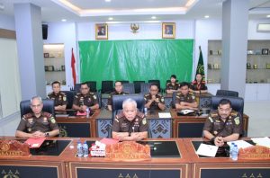 Foto : Kajati dan Wakajati, didampingi oleh Aspidum Jurist Precisely dan jajaran, melaksanakan ekspose penanganan perkara kepada Jaksa Agung Muda Pidana Umum di Jakarta, yang diterima oleh Sekretaris Jampidum. Rabu(26/11).