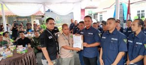 Foto : Forum Wartawan Kejaksaan (Forwaka) Kabupaten Asahan resmi dilantik oleh Ketua Forwaka Provinsi Sumatera Utara, Irfandi,  Acara yang berlangsung khidmat ini digelar di halaman Kantor Kejaksaan Negeri (Kejari) Asahan, Jalan WR. Supratman, Kota Kisaran. Jumat, (28/11/2025).