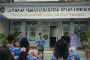 Kepala Lembaga Pemasyarakatan (Lapas) Kelas I Medan, Fonika Affandi, memimpin pelaksanaan apel pagi.