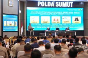 Kapolda Sumut, Irjen Pol Whisnu Hermawan Februanto, saat memberikan kata sambutan pada Rapat Koordinasi Lintas Sektoral Operasi Lilin Toba 2025 di Aula Tribrata Polda Sumut.