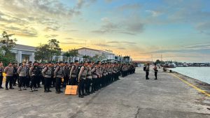 220 personel Korps Brimob Polri dan bantuan logistik Polri tiba di pelabuhan Belawan dalam rangka misi kemanusiaan penanganan bencana alam di Sumatera Utara.