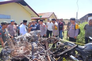 Kepala Kepolisian Daerah Sumatera Utara, Irjen Pol Whisnu Hermawan Februanto, melakukan kunjungan ke Mapolsek Muara Batang Gadis, Polres Mandailing Natal.