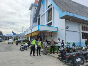 Polda Sumatera Utara bersama Polres jajaran melaksanakan pengamanan intensif dalam rangka Operasi Lilin Toba 2025 di tempat ibadah.