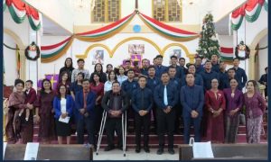 Jajaran pejabat struktural Rutan Pangkalan Brandan serta Pegawai, Ibu DWP dan peserta magang yang beragama Kristen foto bersama sebagai simbol kebersamaan dan harapan akan kehidupan yang lebih baik ke depan.