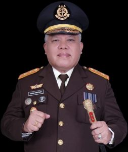 Foto : Kajati Sumut Dr. Harli Siregar, SH., M.Hum setelah ekspose perkara dari Jaksa Penuntut Umum (JPU) Kejaksaan Negeri Langkat, Melakukan Restorative Justice, Senin (8/12).