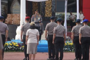 1.833 personel Polda Sumut yang menerima kenaikan pangkat, terdiri dari 402 Perwira, 1.379 Bintara, 26 Tamtama, dan 26 PNS Polri.