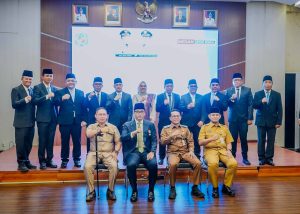 Foto : Walikota Medan Rico Waas usai melantik 12 direksi PUD di Ruang Rapat III Kantor Wali Kota Medan, Senin (5/1/2026). 