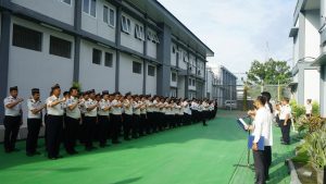 Lembaga Pemasyarakatan (Lapas) Kelas I Medan melaksanakan apel pagi, diikuti seluruh pejabat manajerial, pegawai Lapas Kelas I Medan dan dipimpin langsung oleh Kepala Lapas Kelas I Medan, Fonika Affandi.
