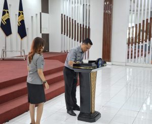 Kantor Wilayah Kementerian Hukum Sumatera Utara melaksanakan Penandatanganan Komitmen Bersama Pembangunan Zona Integritas dan Perjanjian Kinerja Tahun 2026.