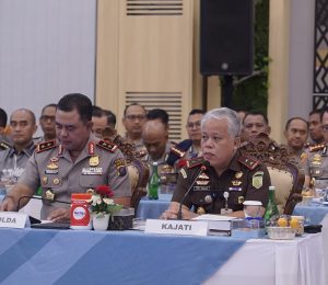 Foto : Kajati Sumatera Utara Dr. Harli Siregar dalam paparannya menyampaikan apresiasi dan ucapan terimakasih atas dukungan dan resposifitas seluruh jajaran Komisi III DPR-RI terhadap proses penegakan hukum di Sumatera Utara bertempat di Gedung Rupatama Polda Sumatera Utara Jalan Sisingamangaraja XII Medan. Jumat, (30/1/2026). 