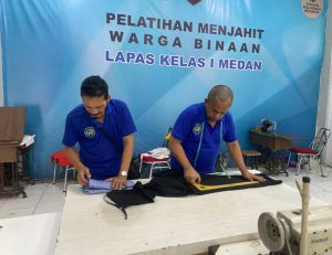 Lembaga Pemasyarakatan Kelas I Medan melalui Bidang Kegiatan Kerja (Giatja) melaksanakan pembinaan keterampilan menjahit bagi warga binaan.
