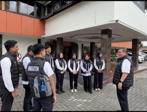 Kepala Kantor Wilayah Direktorat Jenderal Imigrasi Sumatera Utara, Teodorus Simarmata, memimpin pelaksanaan Patroli Imigrasi di wilayah Kabupaten Simalungun dan Kabupaten Toba.