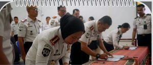 Kepala Rumah Tahanan Negara (Rutan) Kelas I Labuhan Deli, Eddy Junaed, turut menandatangani Perjanjian Kinerja Tahun 2026.