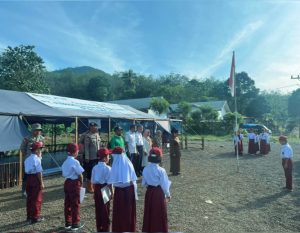 Brimob Polda Sumut melaksanakan Go To School dan trauma healing di SD Negeri 100113 Panobasan Lobuuhom, Kecamatan Batang Toru, Kabupaten Tapanuli Selatan.