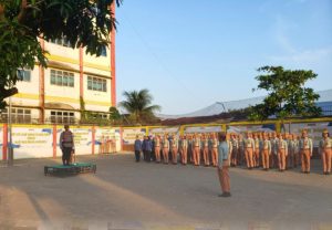 Wadanden Gegana Satuan Brimob Polda Sumut, Kompol Budi Prayitno, S.H., memimpin Upacara bendera di lapangan SMA Plus Taruna Akterlis Medan.