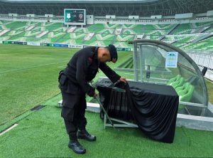 Penjinak Bom (Jibom) KBR Detasemen Gegana Satuan Brimob Polda Sumatera Utara melaksanakan sterilisasi menyeluruh di Stadion Utama Sumatera Utara, Batangkuis, Kabupaten Deli Serdang.
