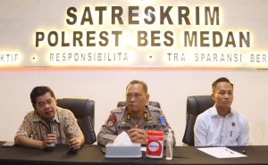 Ahli pidana Prof. Alvi Syahrin, saat memberikan keterangan pada konferensi pers Kasus penganiayaan di Pancur Batu.