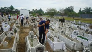 Kepala Lembaga Pemasyarakatan (Lapas) Kelas I Medan, Fonika Affandi, memimpin langsung kebersihan/kerja bakti insan Pemasyarakatan di Perkuburan Islam Kecamatan Medan Helvetia dan Deli Serdang (BPPI MAKLA 5).