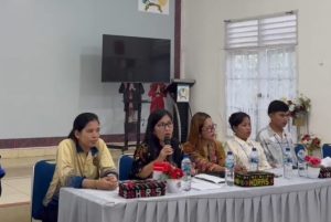 Narasumber Herta Rajagukguk, S.H., saat menyampaikan penyuluhan bantuan hukum gratis kepada warga binaan Rutan Perempuan Kelas IIA Medan.