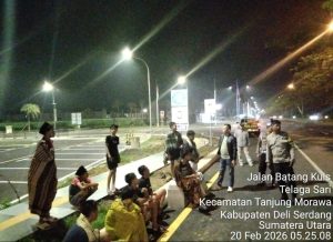 Personel Polresta Deli Serdang Patroli Menyapa Subuh, berkumpulnya remaja usai sahur dan Salat subuh.