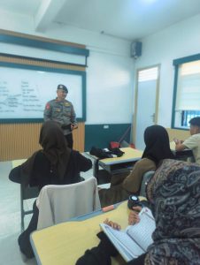 Danton III Kompi 4 Batalyon A Sat Brimob Polda Sumut, Ipda Ricky Ananda Sihotang, S.Psi., M.Psi., M.B.A., memberikan pembinaan keagamaan bagi siswa muslim di SMA Kemala Bhayangkari 1 Medan.