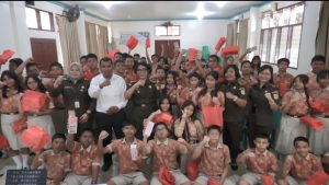 Foto : Tim Kejatisu Melakukan Penyuluhan Hukum Melalui program Jaksa Masuk Sekolah (JMS), tim Korps Adhyaksa mengunjungi SMP ST Ignasius Medan di Jalan Karya Wisata, Medan Johor, Rabu (18/2/2026).