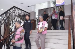 Foto : Tim Penyidik Pidsus Kejatisu resmi menetapkan dan menahan tiga orang tersangka Wisnu Handoko, Sapril H Simanjuntak, Marganda Sihite, dalam kasus dugaan tindak pidana korupsi terkait Penerimaan Negara Bukan Pajak (PNBP) jasa kepelabuhanan di Pelabuhan Belawan periode 2023-2024, Selasa (24/2/2026). (BM-red).