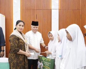 Foto : Kajati Sumut Dr. Harli Sieegar beserta Jajaran dan didampingi Ny. Tiurmaida Harli Siregar (Ketua IAD Wilayah Sumut) menggelar acara buka puasa bersama dalam rangka menyambut berkah Ramadhan 1447 H. Bertempat di Rumah Dinas Kajati Sumut, Jalan Listrik, Medan, Senin (23/2). (BM-red).