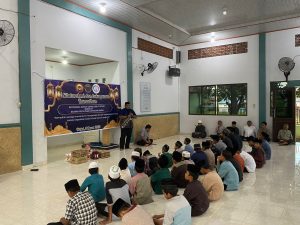 Kepala Satgaswil Sumut Densus 88 AT Polri, Kombes Pol. Dr. Didik Novi Rahmanto, S.I.K., M.H., memberikan kata sambutan pada acara buka puasa bersama anak-anak di Rumah Yatim Dar Fathimah.