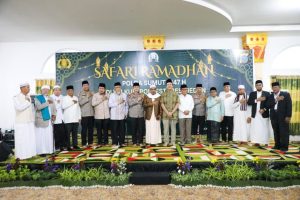 Wakapolda Sumatera Utara Brigjen Pol Sonny Irawan didampingi Kapolrestabes Medan Kombes Pol Dr Jean Calvijn Simanjuntak, foto bersama dengan para ulama.