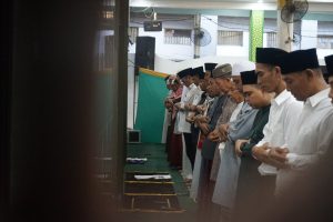 Kepala Kantor Wilayah Direktorat Jenderal Pemasyarakatan Sumatera Utara, Yudi Suseno, didampingi Direktur Perawatan Kesehatan dan Rehabilitasi, Adhayani Lubis, serta Kepala Lapas Kelas I Medan, melaksanakan Salat Idul Fitri 1447 Hijriah.