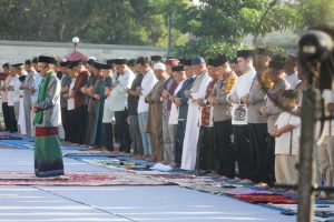 Wakapolda Sumut Brigjen Pol. Sonny Irawan, S.I.K., M.H. dan para pejabat utama (PJU) Polda Sumut, melaksanakan Salat Idul Fitri 1447 Hijriah/2026 Masehi, di lingkungan Mapolda Sumut.