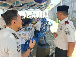 Kepala Lembaga Pemasyarakatan Kelas I Medan, Fonika Affandi, mengkontrol langsung pelaksanaan layanan pada Hari Raya Idulfitri 1447 H.