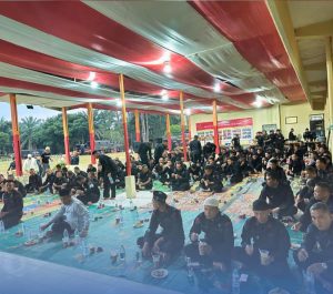 Personel Kompi 2 Batalyon C Sat Brimob Polda Sumut buka puasa bersama di Aula Batalyon C.