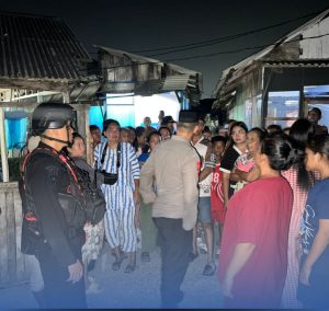 Personel Satuan Brimob Polda Sumut melaksanakan Kegiatan Rutin Yang Ditingkatkan (KRYD) patroli skala besar.