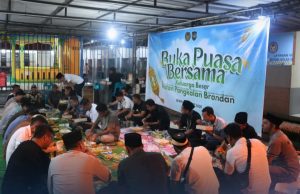 Rumah Tahanan Negara Kelas IIB melaksanakan buka puasa bersama dalam mempererat tali silaturahmi di bulan suci Ramadan.