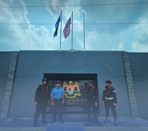 Personel Den 45 Anti Anarkis Detasemen Gegana Satuan Brimob Polda Sumatera Utara melaksanakan patroli pengamanan di kantor perwakilan konsulat negara sahabat Kota Medan.