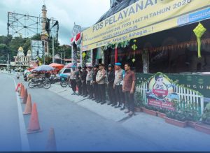 Personel Batalyon B Pelopor Satuan Brimob Polda Sumatera Utara melaksanakan patroli pengamanan di kawasan Parapat, Kabupaten Simalungun.